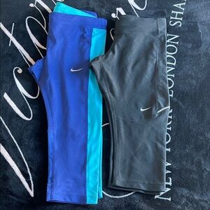 LOT 2- Nike Capri Leggings